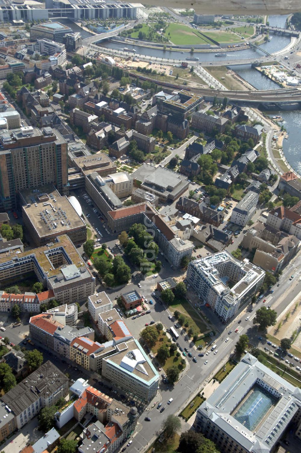 Berlin aus der Vogelperspektive: Neubau des Andina Apartment Hotel Berlin in Berlin Mitte