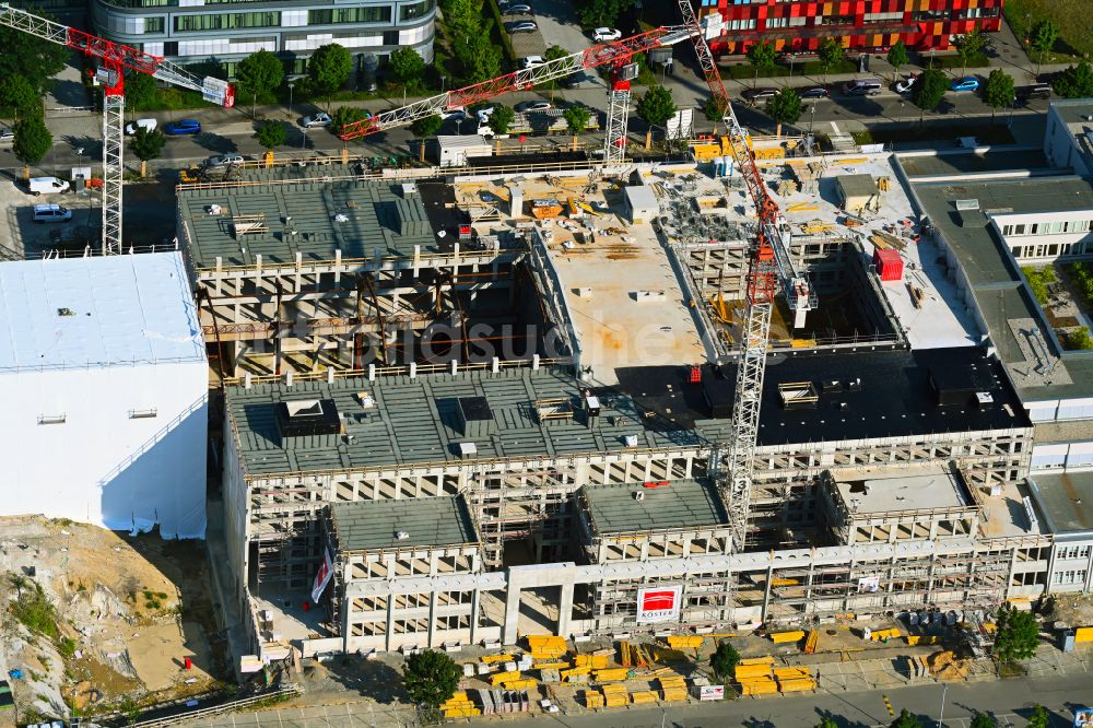 Leipzig aus der Vogelperspektive: Neubau des Archiv- Gebäudes der ehemaligen Messehalle zum Stadtarchiv in Leipzig im Bundesland Sachsen, Deutschland