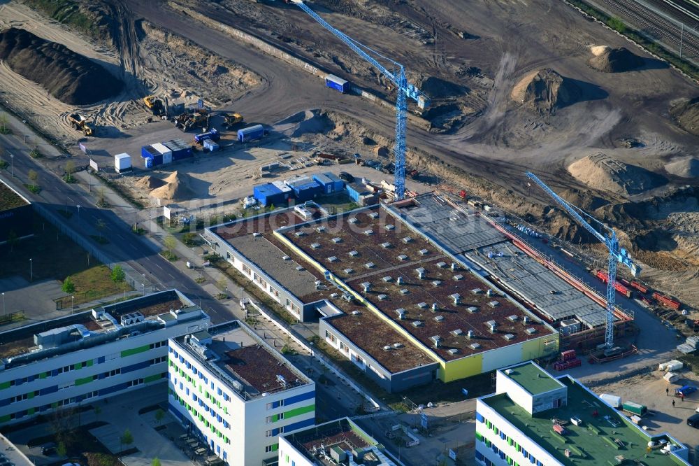 Luftaufnahme Berlin - Neubau des Archiv- Gebäudes UB-Magazin - Speicherbibliothek und Universitätsarchiv im Ortsteil Adlershof in Berlin, Deutschland