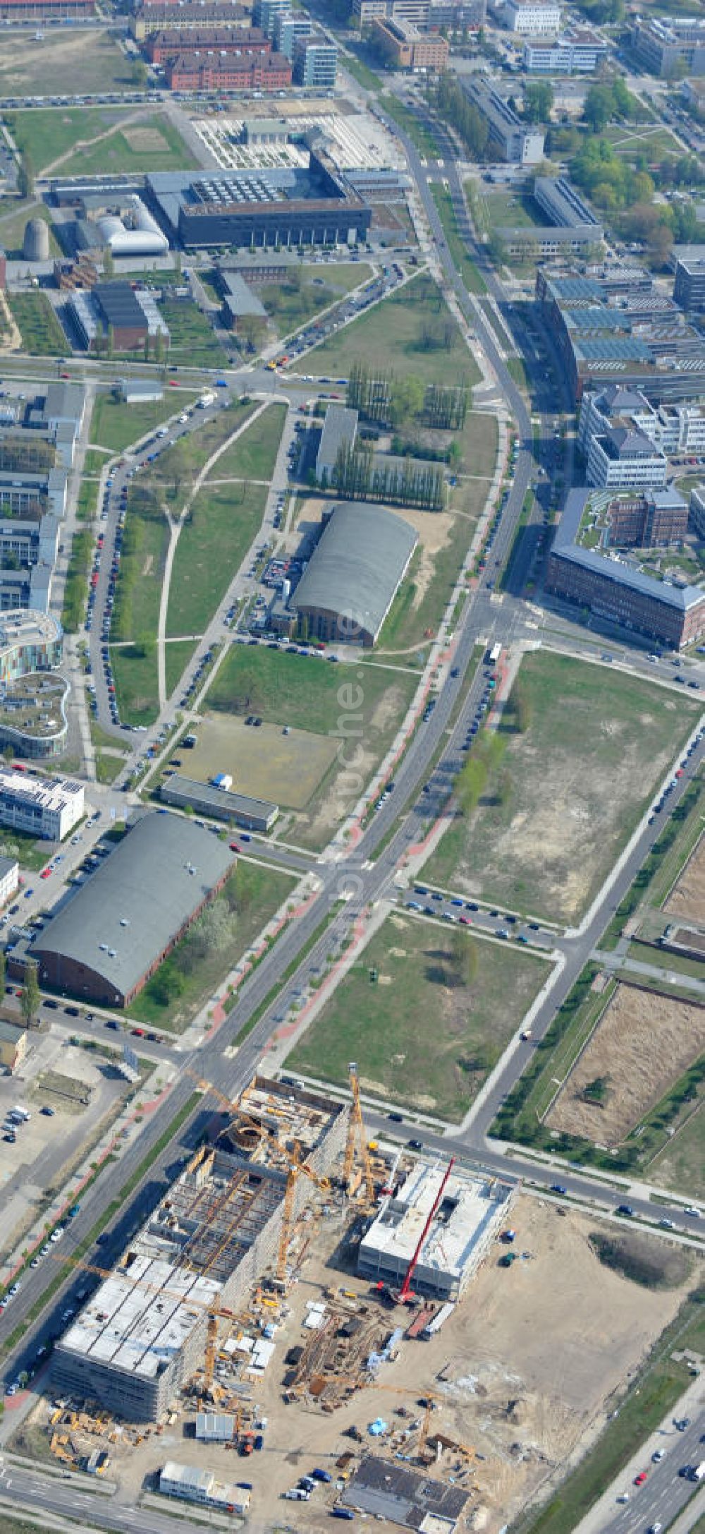 Berlin-Adlershof aus der Vogelperspektive: Neubau des Audi Terminal in Berlin - Adlershof