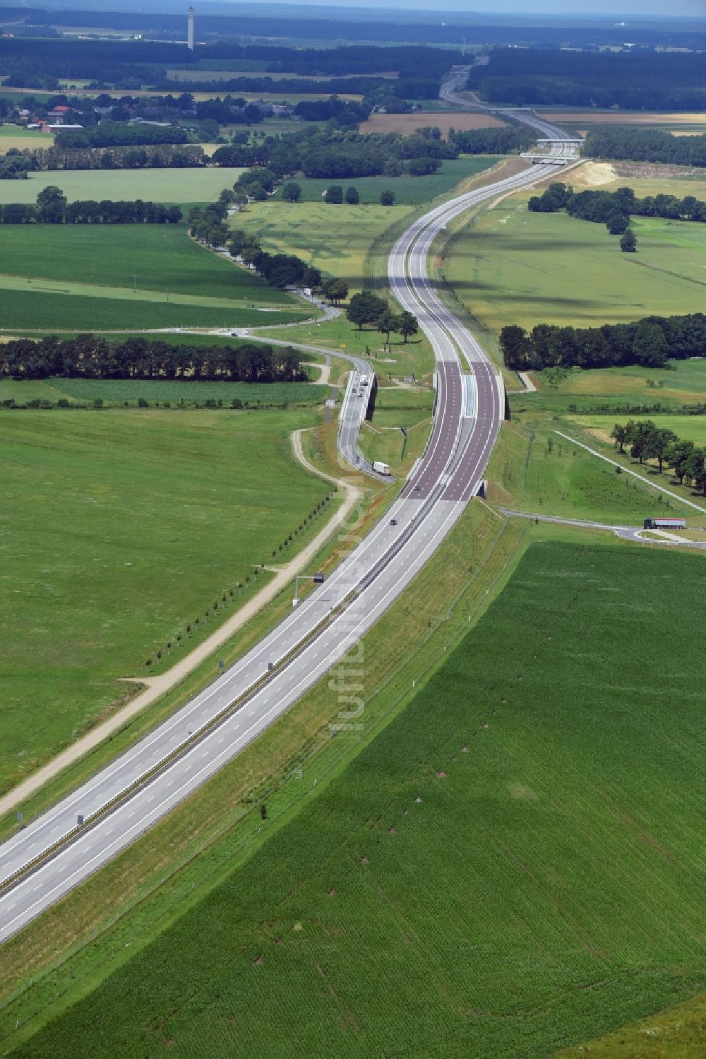 Luftaufnahme Karstädt - Neubau des Autobahn- Brückenbauwerk der BAB A14 im Auftrag der DEGES Deutsche Einheit Fernstraßenplanungs- und -bau GmbH im Ortsteil Garlin in Karstädt im Bundesland Brandenburg, Deutschland