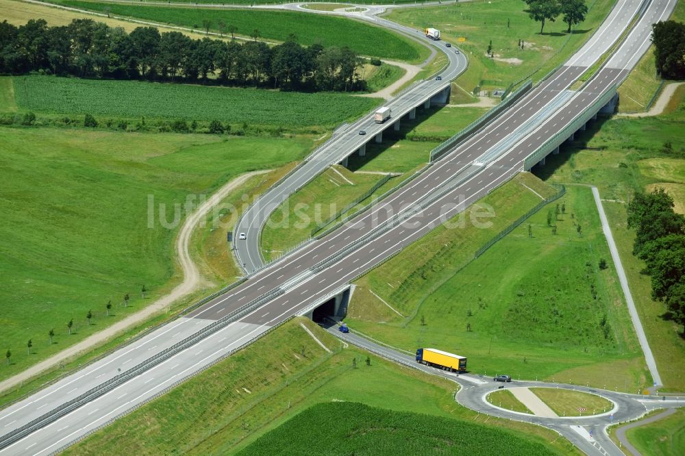 Luftbild Karstädt - Neubau des Autobahn- Brückenbauwerk der BAB A14 im Auftrag der DEGES Deutsche Einheit Fernstraßenplanungs- und -bau GmbH im Ortsteil Garlin in Karstädt im Bundesland Brandenburg, Deutschland