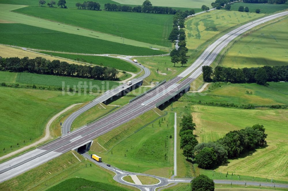 Luftaufnahme Karstädt - Neubau des Autobahn- Brückenbauwerk der BAB A14 im Auftrag der DEGES Deutsche Einheit Fernstraßenplanungs- und -bau GmbH im Ortsteil Garlin in Karstädt im Bundesland Brandenburg, Deutschland