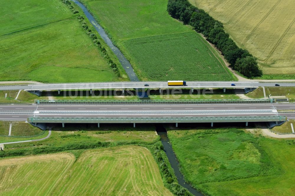 Luftbild Karstädt - Neubau des Autobahn- Brückenbauwerk der BAB A14 im Auftrag der DEGES Deutsche Einheit Fernstraßenplanungs- und -bau GmbH im Ortsteil Garlin in Karstädt im Bundesland Brandenburg, Deutschland