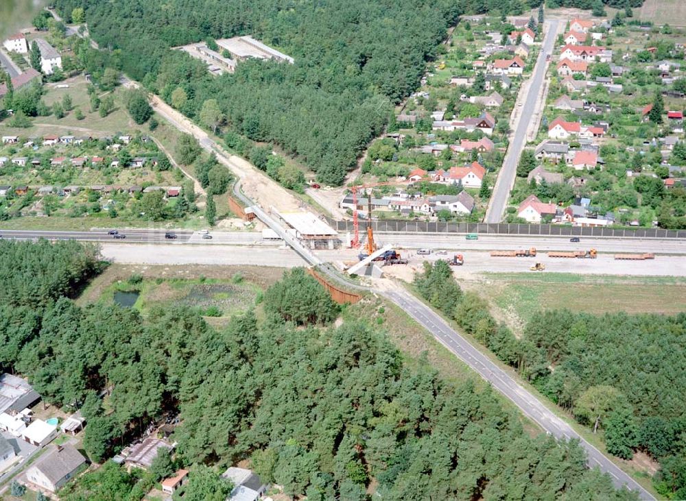 Fürstenwalde / Brandenburg aus der Vogelperspektive: Neubau der Autobahnüberquerung der Straße zwischen FW und Alt Golm an der E30 nach Frankfurt / Oder.
