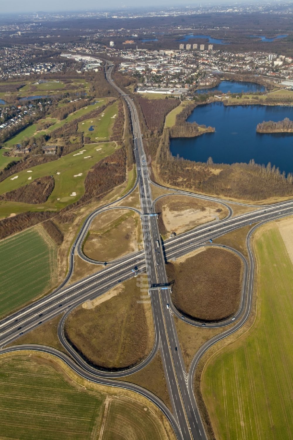 Luftaufnahme Duisburg - Neubau des Autobahnkreuzes Duisburg-Süd in Duisburg im Bundesland Nordrhein-Westfalen