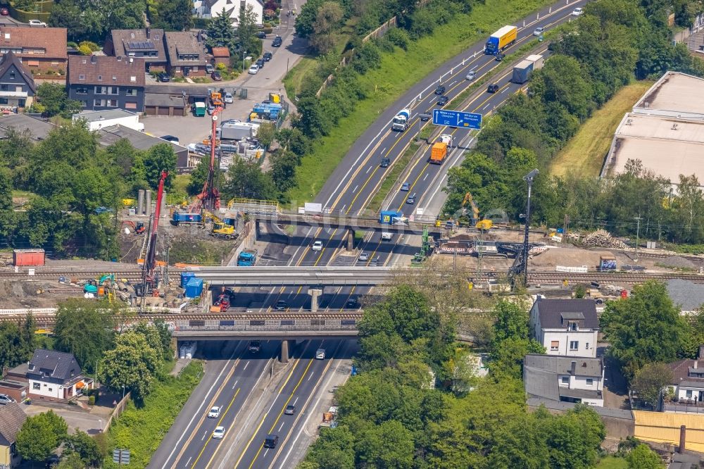 Luftbild Mülheim an der Ruhr - Neubau des Bahn- Brückenbauwerk über der Autobahn BAB A40 in Mülheim an der Ruhr im Bundesland Nordrhein-Westfalen, Deutschland