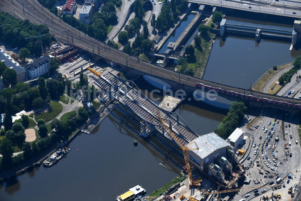 Stuttgart von oben - Neubau des Bahn- Brückenbauwerk über den Neckar im Ortsteil Bad Cannstatt in Stuttgart im Bundesland Baden-Württemberg, Deutschland