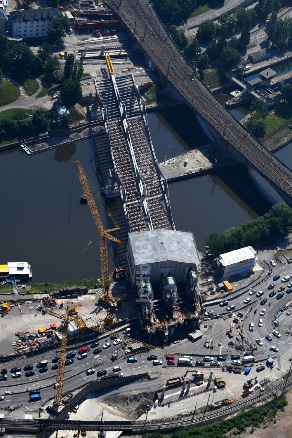 Stuttgart aus der Vogelperspektive: Neubau des Bahn- Brückenbauwerk über den Neckar im Ortsteil Bad Cannstatt in Stuttgart im Bundesland Baden-Württemberg, Deutschland