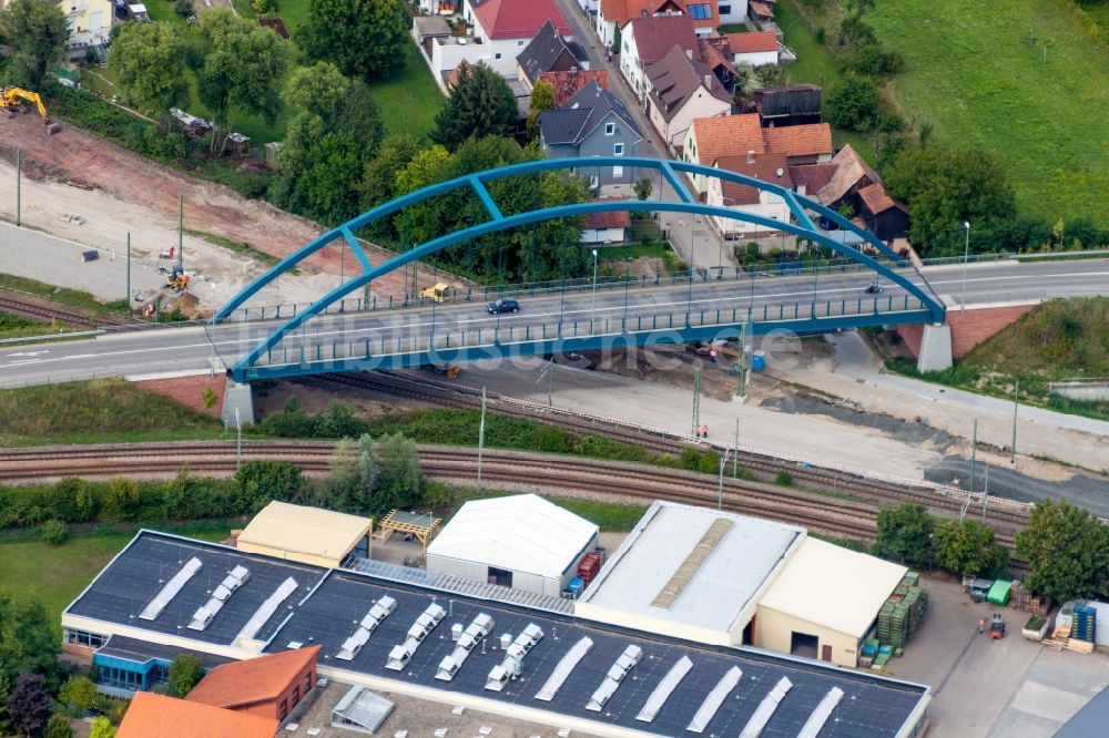 Wörth am Rhein von oben - Neubau des Bahn- Brückenbauwerk Hans-Martin-Schleyer-Straße in Wörth am Rhein im Bundesland Rheinland-Pfalz, Deutschland