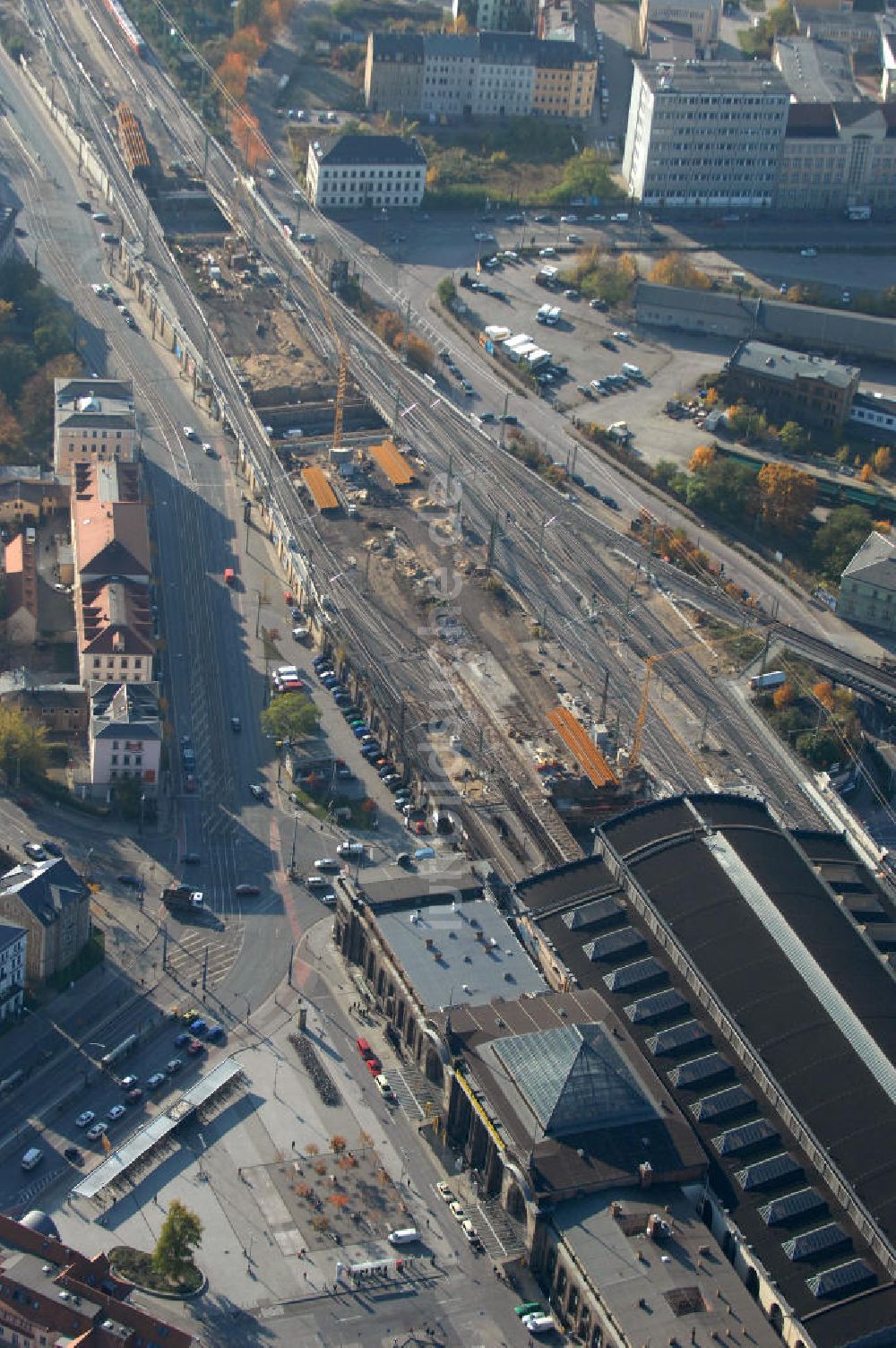 Dresden von oben - Neubau der Bahnbrücken am Bahnhof Dresden-Neustadt