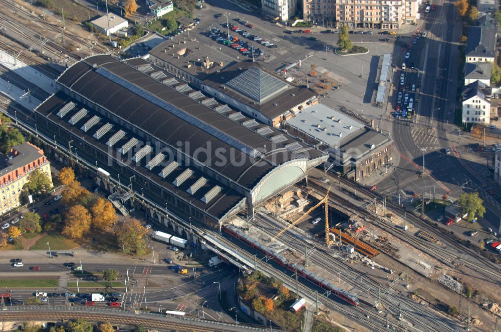 Dresden von oben - Neubau der Bahnbrücken am Bahnhof Dresden-Neustadt