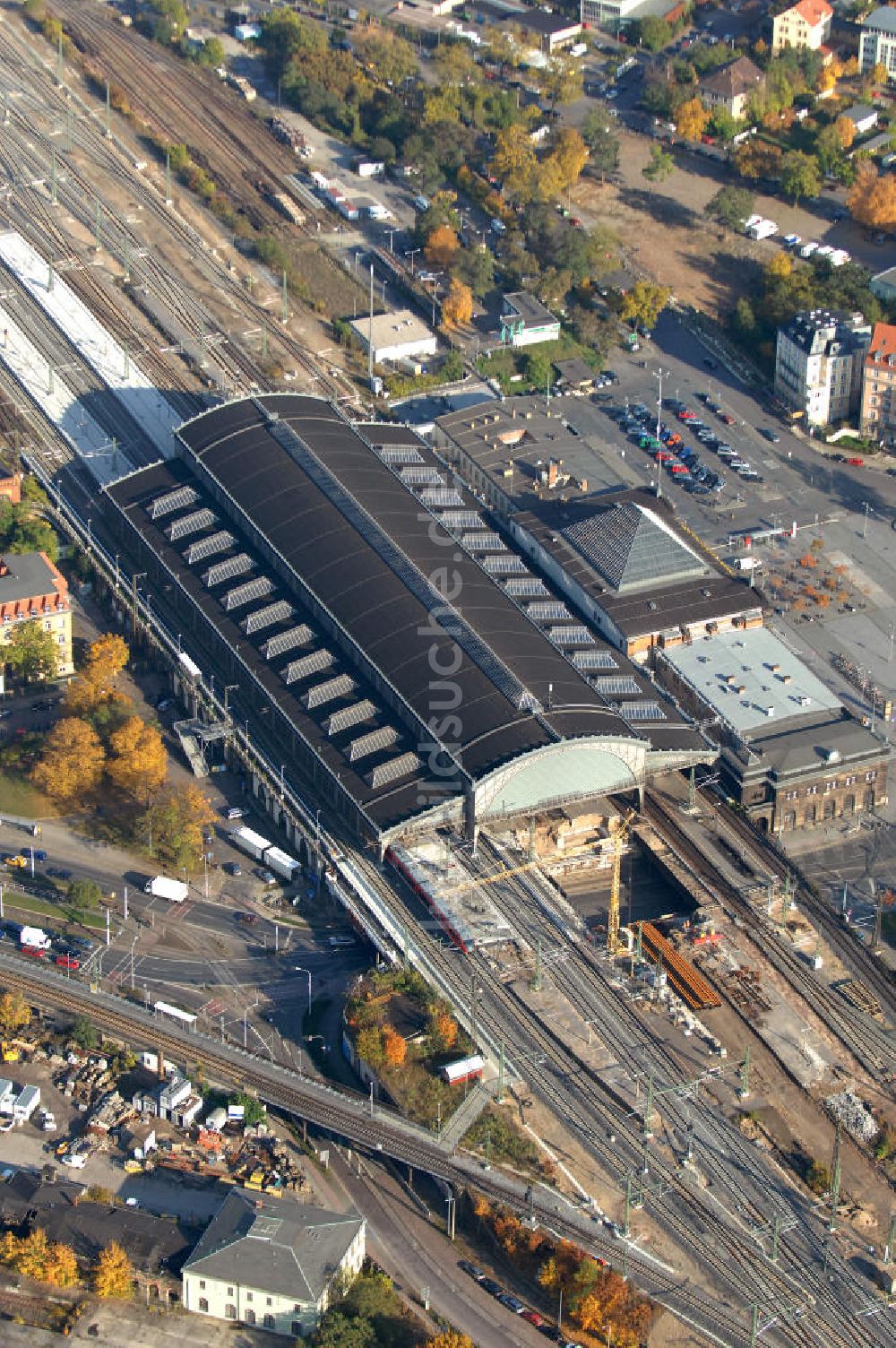 Dresden aus der Vogelperspektive: Neubau der Bahnbrücken am Bahnhof Dresden-Neustadt