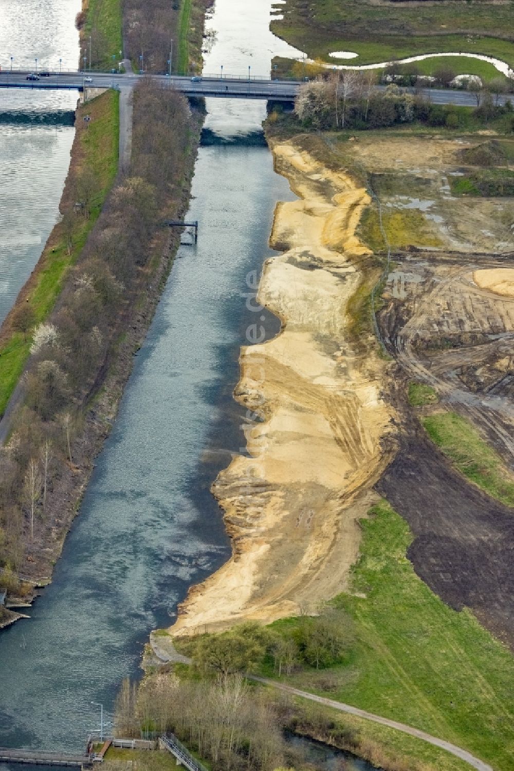 Hamm von oben - Neubau- Baustelle für eine Dammverlegung an der Lippe im Ortsteil Heessen in Hamm im Bundesland Nordrhein-Westfalen, Deutschland