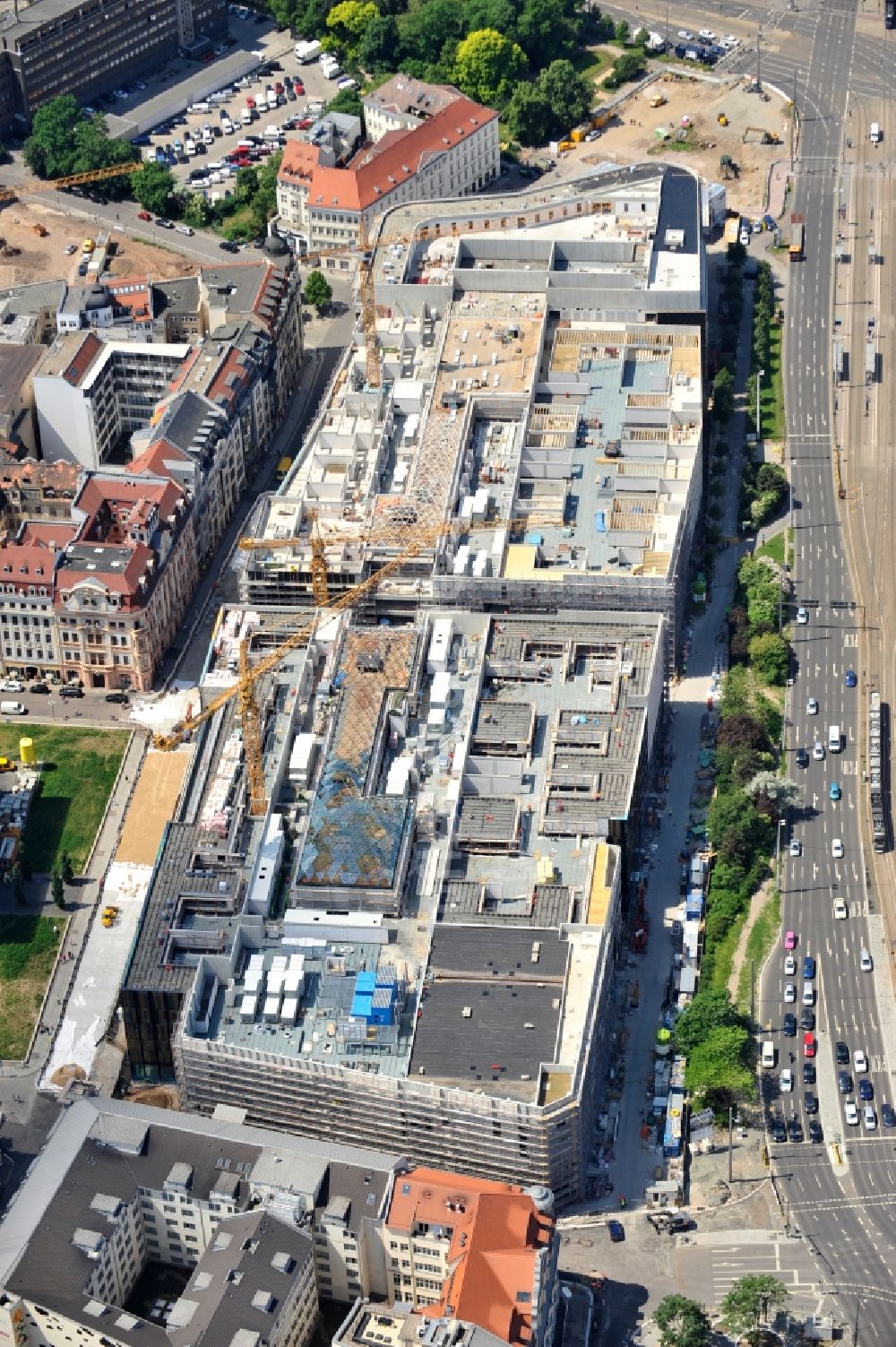 Leipzig von oben - Neubau- Baustelle Einkaufscenter Center Höfe am Brühl Leipzig