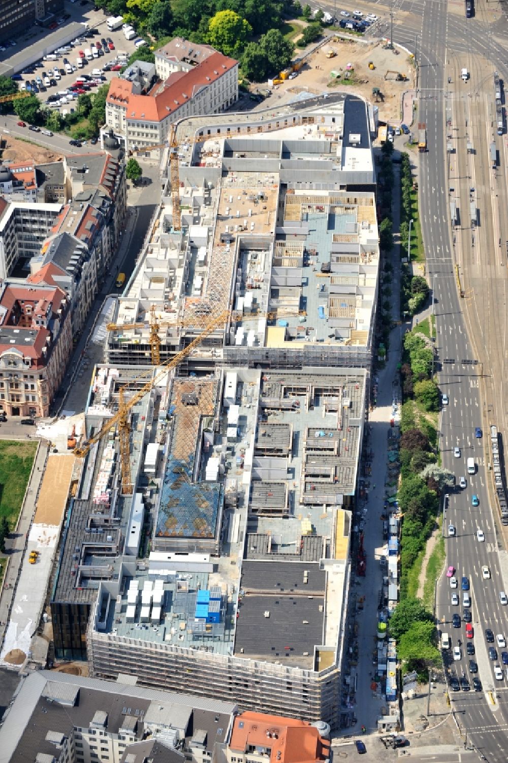 Leipzig aus der Vogelperspektive: Neubau- Baustelle Einkaufscenter Center Höfe am Brühl Leipzig