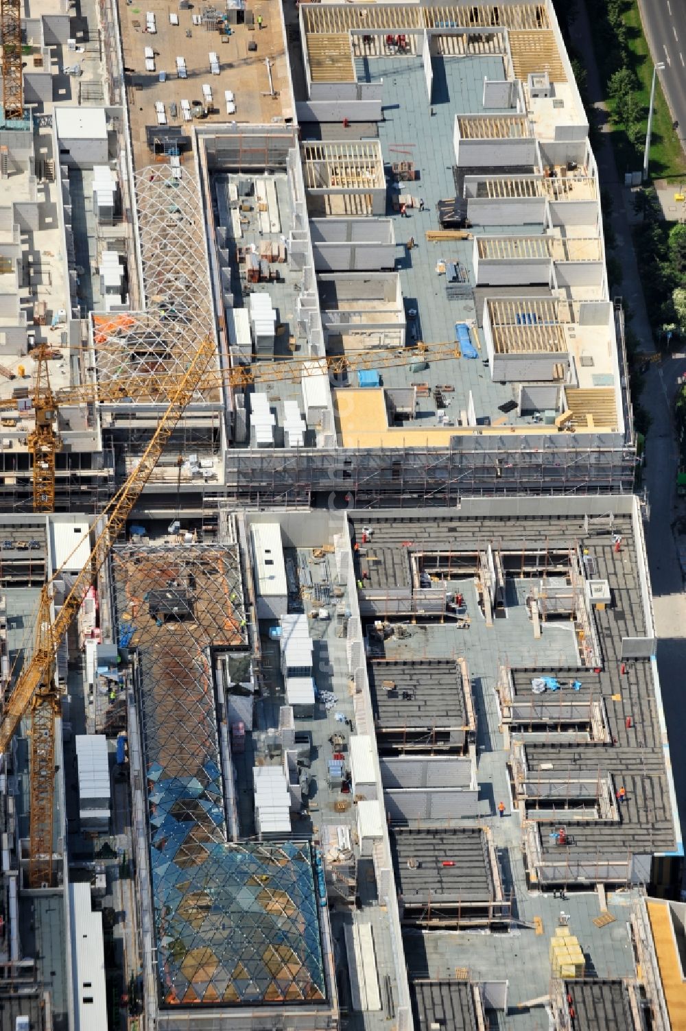 Luftaufnahme Leipzig - Neubau- Baustelle Einkaufscenter Center Höfe am Brühl Leipzig