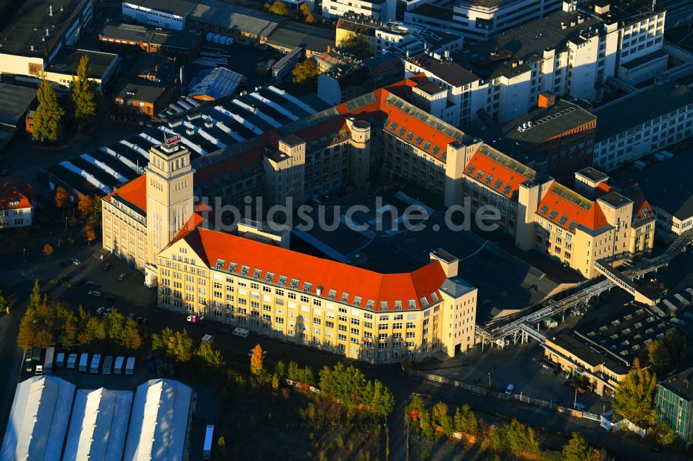 Luftbild Berlin - Neubau- Baustelle im Gewerbegebiet Behrens- Bau am Behrensufer der Spree im Ortsteil Schöneweide in Berlin, Deutschland