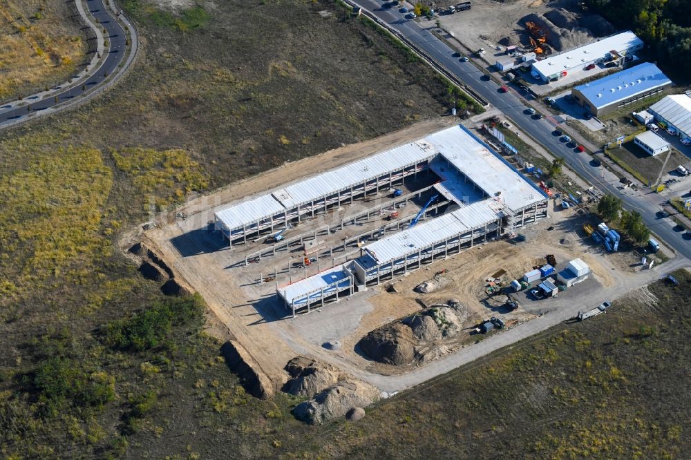 Berlin aus der Vogelperspektive: Neubau- Baustelle im Gewerbegebiet CleanTech Business Park im Ortsteil Marzahn in Berlin, Deutschland