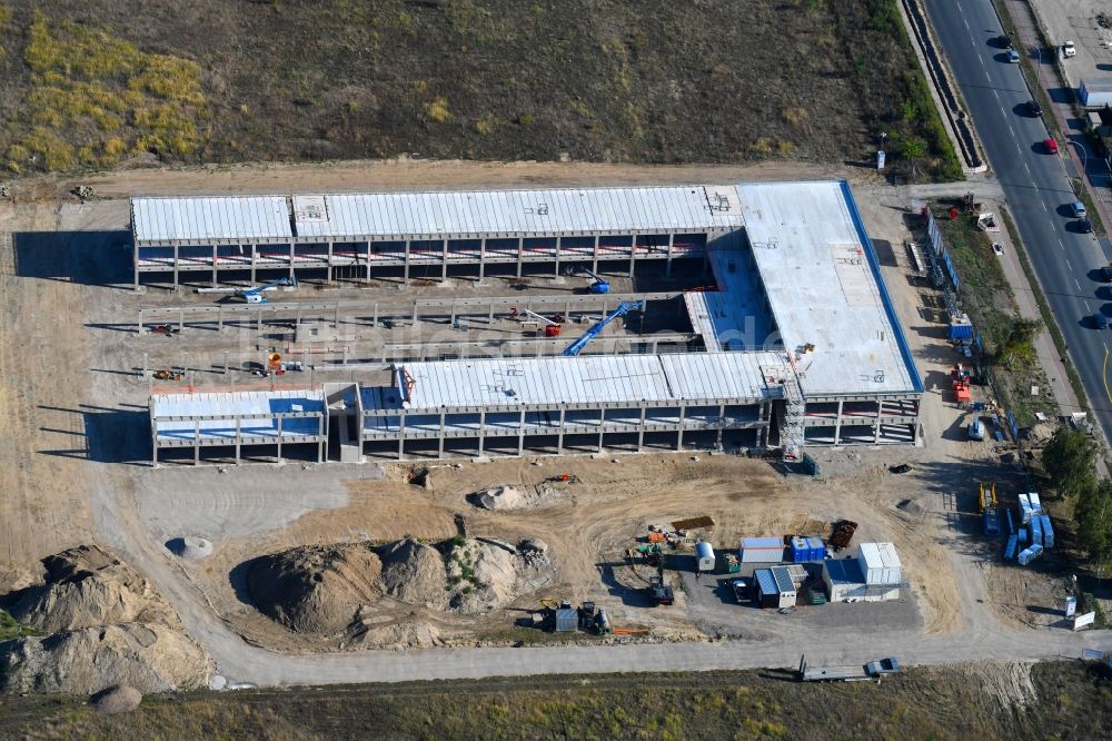 Luftaufnahme Berlin - Neubau- Baustelle im Gewerbegebiet CleanTech Business Park im Ortsteil Marzahn in Berlin, Deutschland