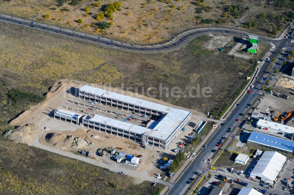 Berlin aus der Vogelperspektive: Neubau- Baustelle im Gewerbegebiet CleanTech Business Park im Ortsteil Marzahn in Berlin, Deutschland