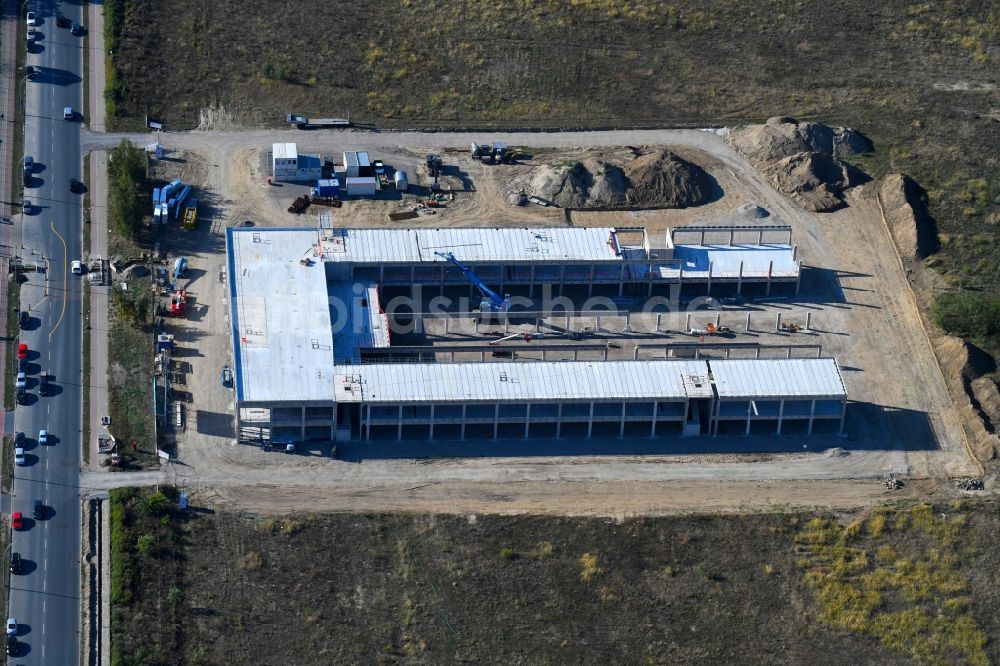 Berlin aus der Vogelperspektive: Neubau- Baustelle im Gewerbegebiet CleanTech Business Park im Ortsteil Marzahn in Berlin, Deutschland