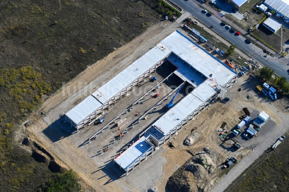 Luftaufnahme Berlin - Neubau- Baustelle im Gewerbegebiet CleanTech Business Park im Ortsteil Marzahn in Berlin, Deutschland