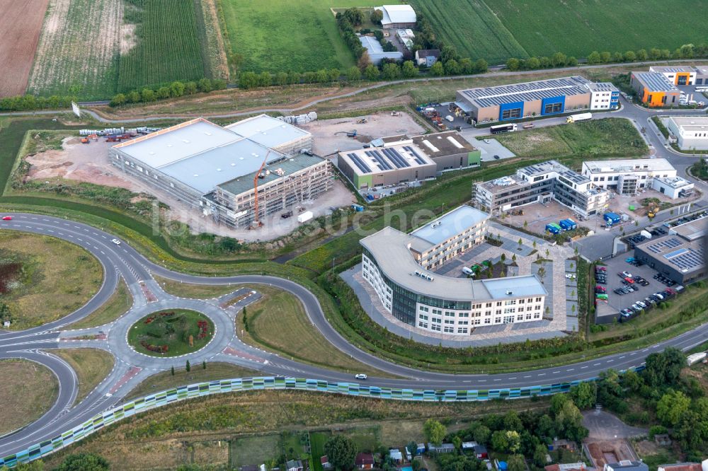 Landau in der Pfalz aus der Vogelperspektive: Neubau- Baustelle im Gewerbegebiet Gewerbepark am Messegelände in Landau in der Pfalz im Bundesland Rheinland-Pfalz, Deutschland