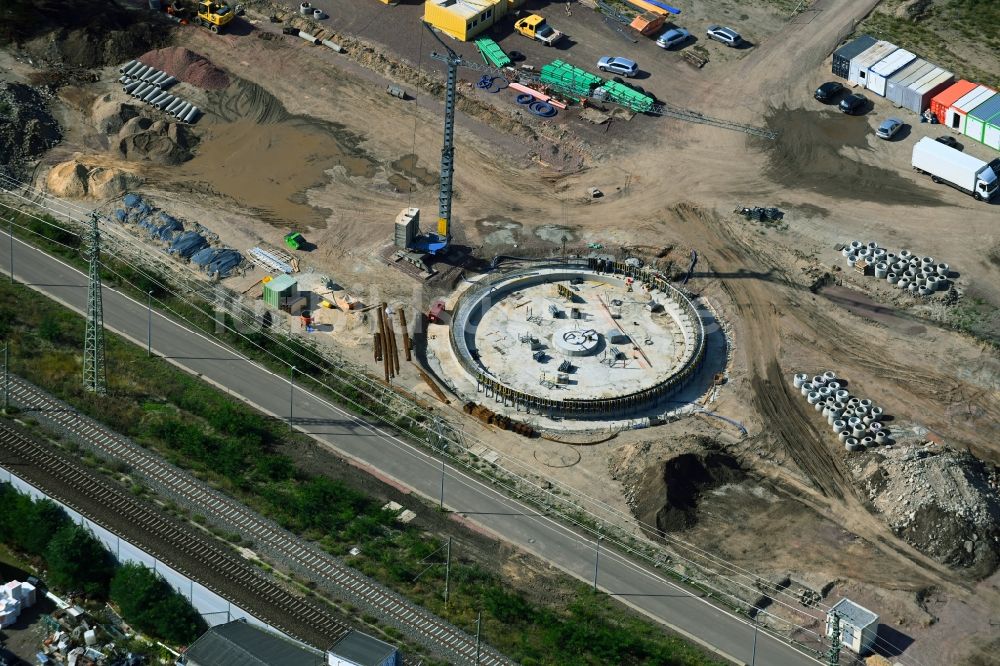 Luftaufnahme Halle (Saale) - Neubau- Baustelle im Gewerbegebiet in Halle (Saale) im Bundesland Sachsen-Anhalt, Deutschland