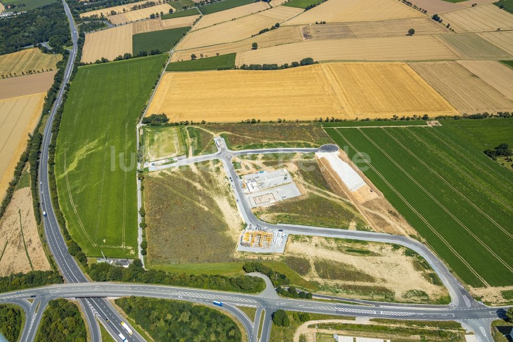 Luftaufnahme Soest - Neubau- Baustelle im Gewerbegebiet des Industriegebiet Wasserfuhr entlang des Opmünder Weg und der B475 in Soest im Bundesland Nordrhein-Westfalen, Deutschland