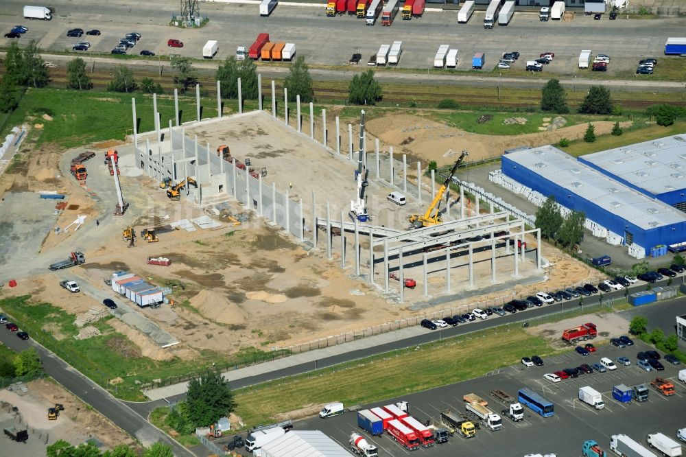 Luftaufnahme Hoppegarten - Neubau- Baustelle im Gewerbegebiet Industriestraße - Alter Feldweg der Firma coolback GmbH im Ortsteil Dahlwitz-Hoppegarten in Hoppegarten im Bundesland Brandenburg, Deutschland