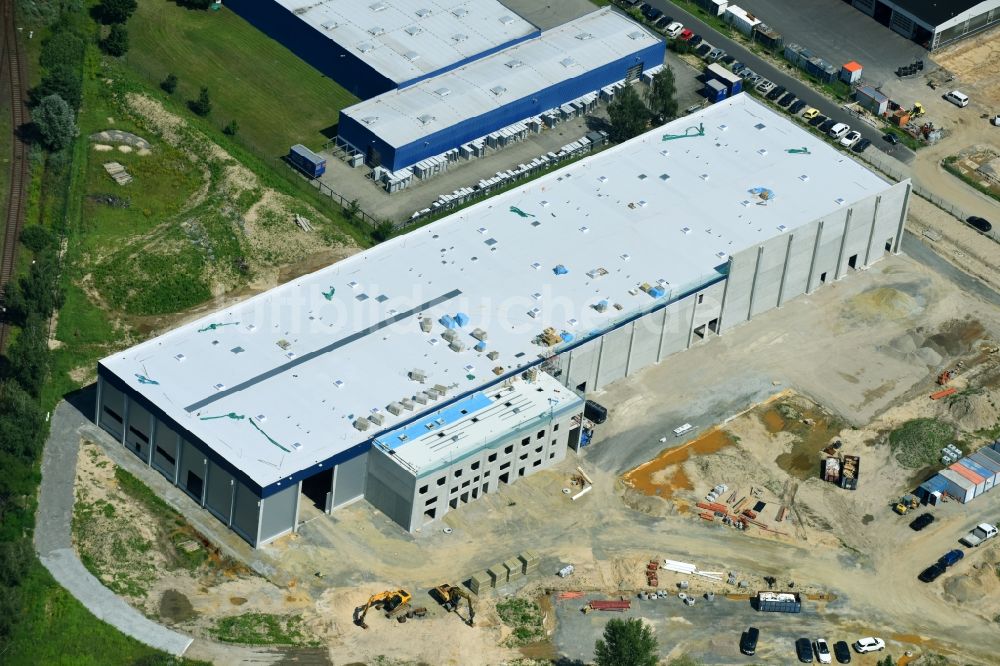 Hoppegarten von oben - Neubau- Baustelle im Gewerbegebiet Industriestraße - Alter Feldweg der Firma coolback GmbH im Ortsteil Dahlwitz-Hoppegarten in Hoppegarten im Bundesland Brandenburg, Deutschland