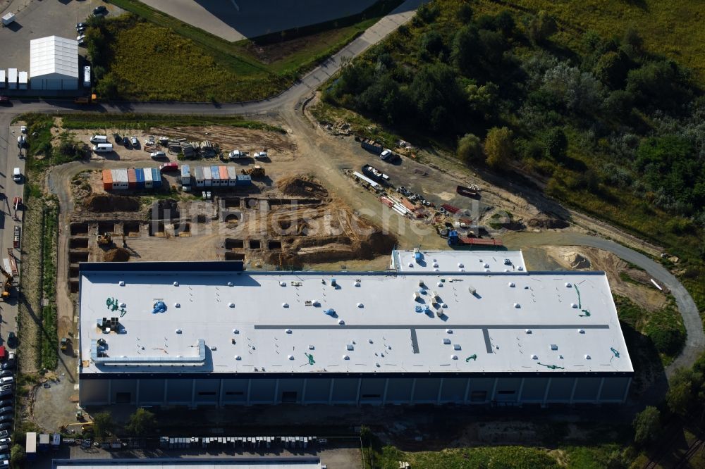 Hoppegarten aus der Vogelperspektive: Neubau- Baustelle im Gewerbegebiet Industriestraße - Alter Feldweg der Firma coolback GmbH im Ortsteil Dahlwitz-Hoppegarten in Hoppegarten im Bundesland Brandenburg, Deutschland