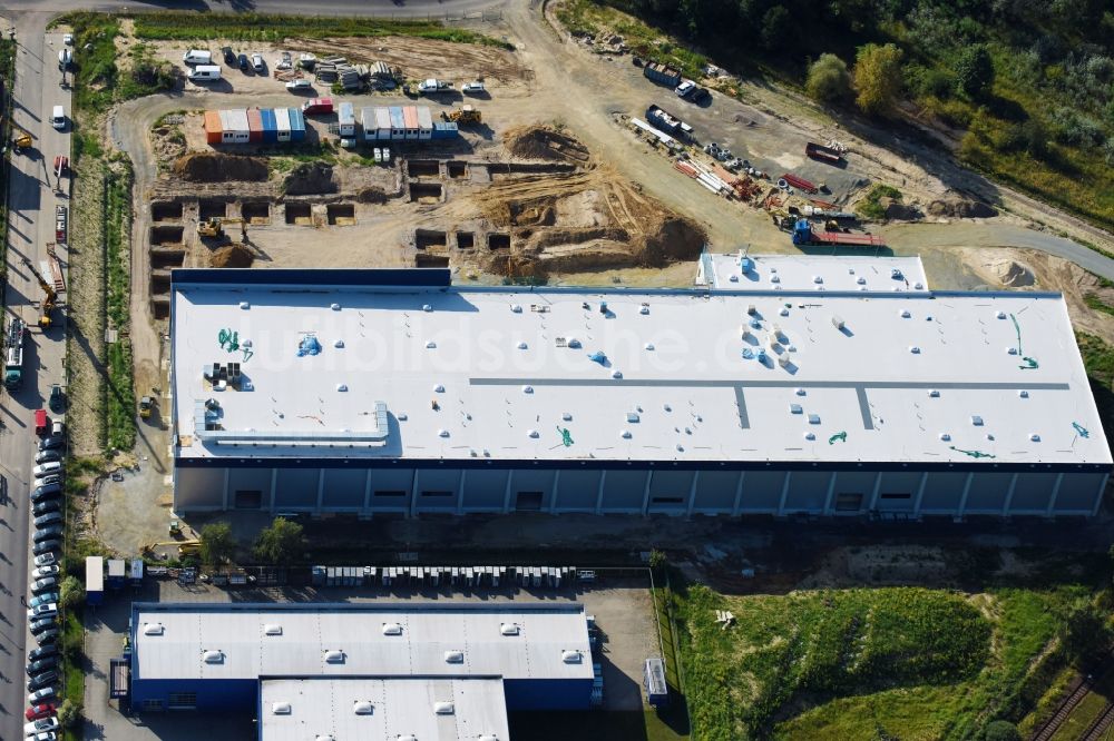 Luftaufnahme Hoppegarten - Neubau- Baustelle im Gewerbegebiet Industriestraße - Alter Feldweg der Firma coolback GmbH im Ortsteil Dahlwitz-Hoppegarten in Hoppegarten im Bundesland Brandenburg, Deutschland