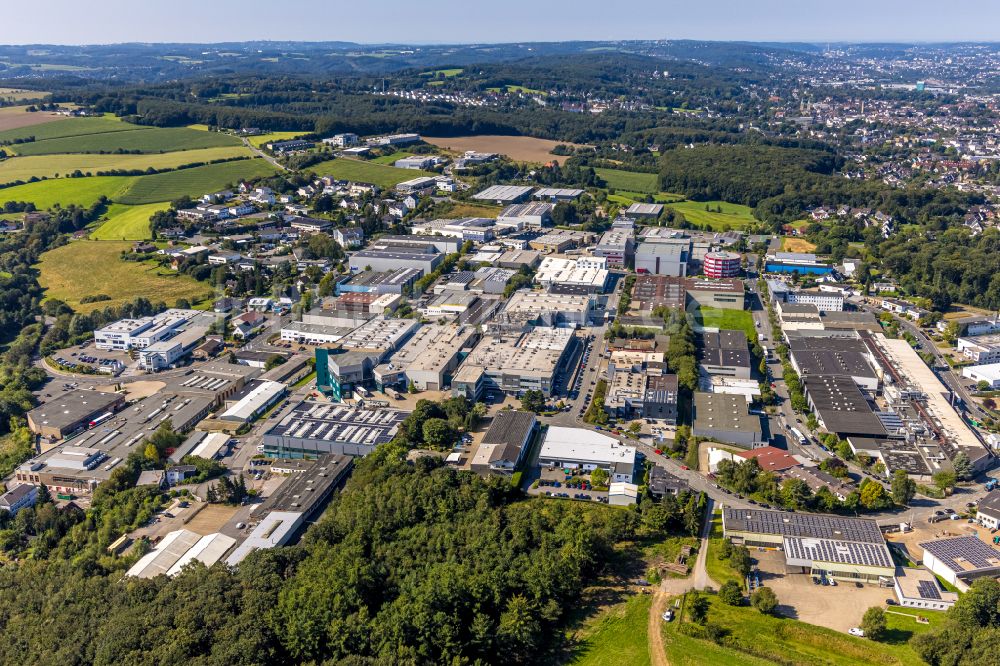 Luftbild Ennepetal - Neubau- Baustelle im Gewerbegebiet Oeklinghausen der BIW Isolierstoffe GmbH an der Memelstraße Ecke Pregelstraße in Ennepetal im Bundesland Nordrhein-Westfalen - NRW, Deutschland