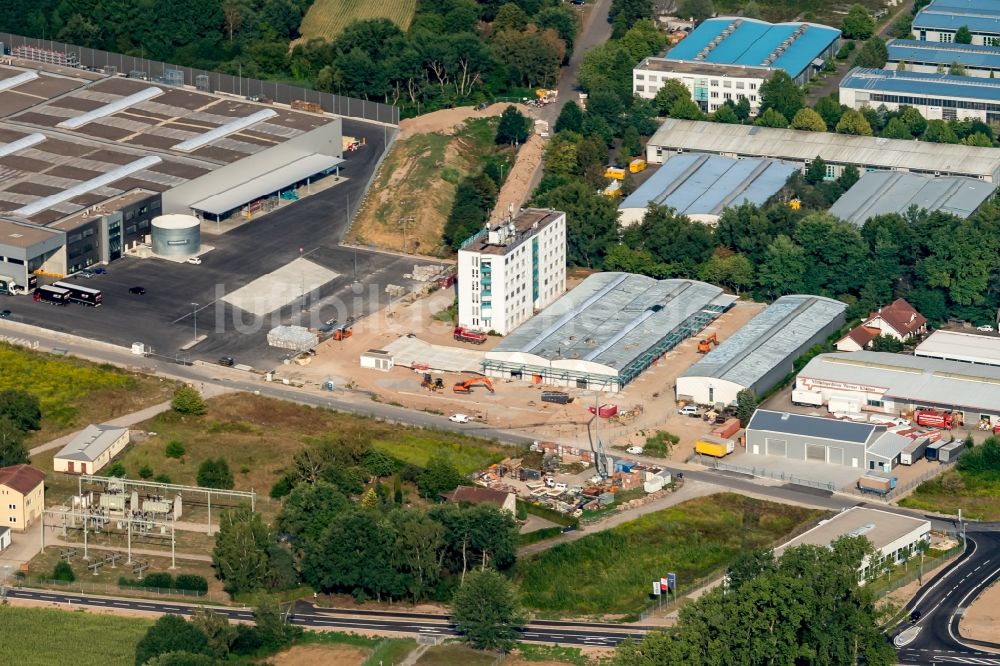 Rastatt aus der Vogelperspektive: Neubau- Baustelle im Gewerbegebiet in Rastatt im Bundesland Baden-Württemberg, Deutschland