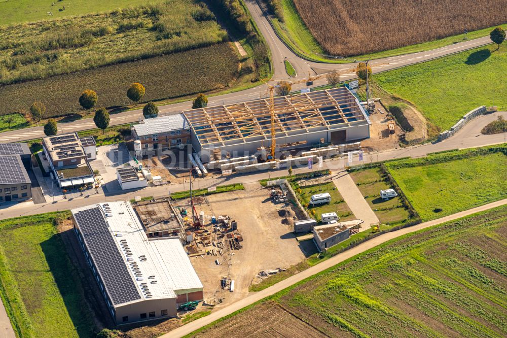 Ringsheim aus der Vogelperspektive: Neubau- Baustelle im Gewerbegebiet in Ringsheim im Bundesland Baden-Württemberg, Deutschland