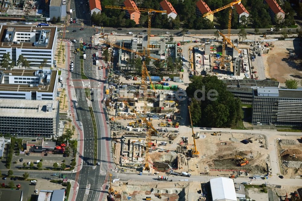 Erlangen von oben - Neubau- Baustelle im Gewerbegebiet Siemens- Campus im Ortsteil Bruck in Erlangen im Bundesland Bayern, Deutschland