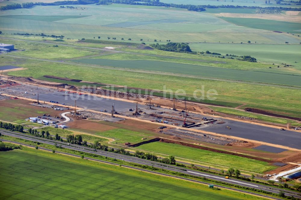 Luftaufnahme Velemysleves - Welmschloß - Neubau- Baustelle im Gewerbegebiet Triangle Strategic Industrial Zone in Velemysleves - Welmschloß in Okres Louny, Tschechien