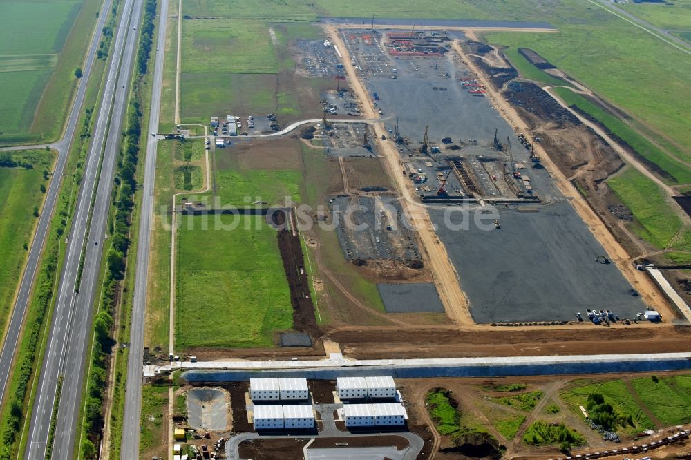 Luftaufnahme Velemysleves - Welmschloß - Neubau- Baustelle im Gewerbegebiet Triangle Strategic Industrial Zone in Velemysleves - Welmschloß in Okres Louny, Tschechien