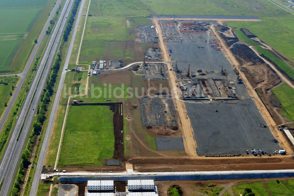 Velemysleves - Welmschloß von oben - Neubau- Baustelle im Gewerbegebiet Triangle Strategic Industrial Zone in Velemysleves - Welmschloß in Okres Louny, Tschechien