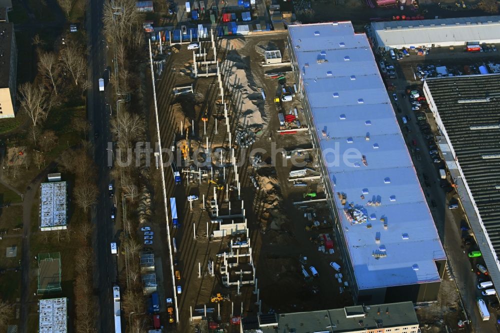 Luftbild Berlin - Neubau- Baustelle im Gewerbegebiet Wollenberger Straße im Ortsteil Hohenschönhausen in Berlin, Deutschland