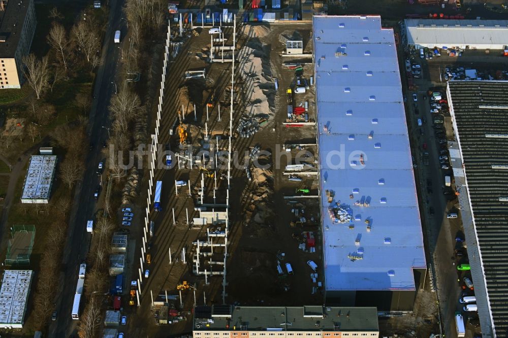 Luftaufnahme Berlin - Neubau- Baustelle im Gewerbegebiet Wollenberger Straße im Ortsteil Hohenschönhausen in Berlin, Deutschland