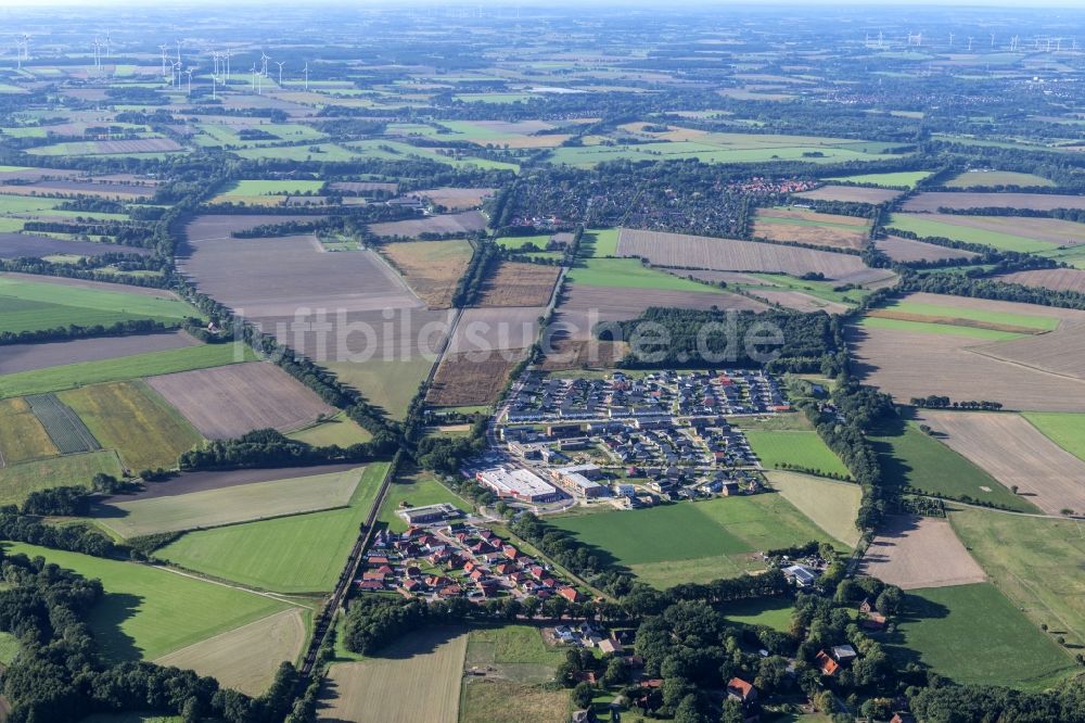 Luftaufnahme Stade - Neubau- Baustelle Heidesiedlung mit Schulkomlex und Turnhalle Riensförde in Stade im Bundesland Niedersachsen, Deutschland