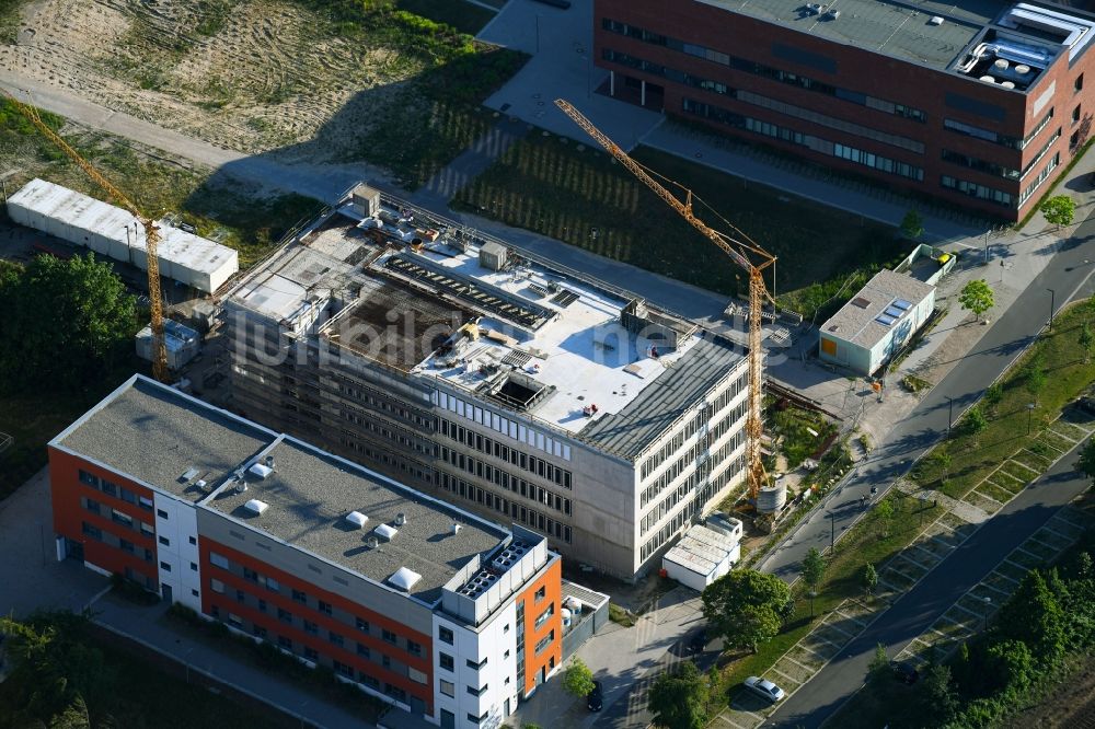 Rostock aus der Vogelperspektive: Neubau- Baustelle Instituts für Chemie an der Albert-Einstein-Straße in Rostock im Bundesland Mecklenburg-Vorpommern, Deutschland