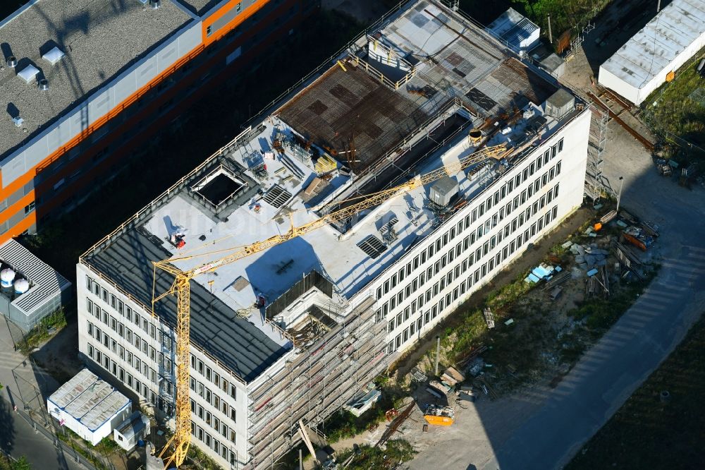 Luftaufnahme Rostock - Neubau- Baustelle Instituts für Chemie an der Albert-Einstein-Straße in Rostock im Bundesland Mecklenburg-Vorpommern, Deutschland