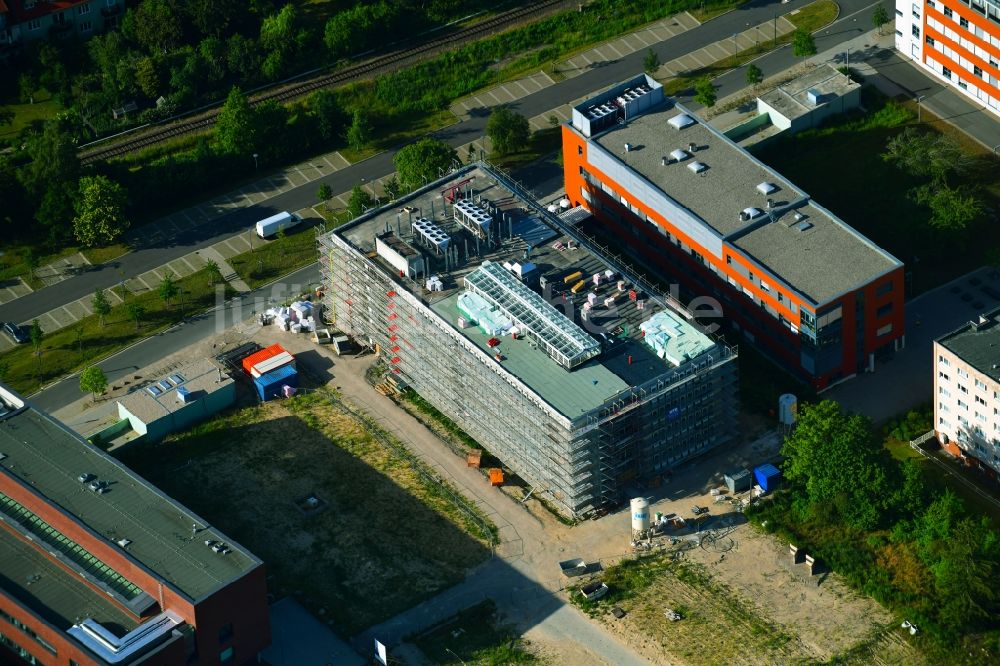 Rostock von oben - Neubau- Baustelle Instituts für Chemie an der Albert-Einstein-Straße in Rostock im Bundesland Mecklenburg-Vorpommern, Deutschland