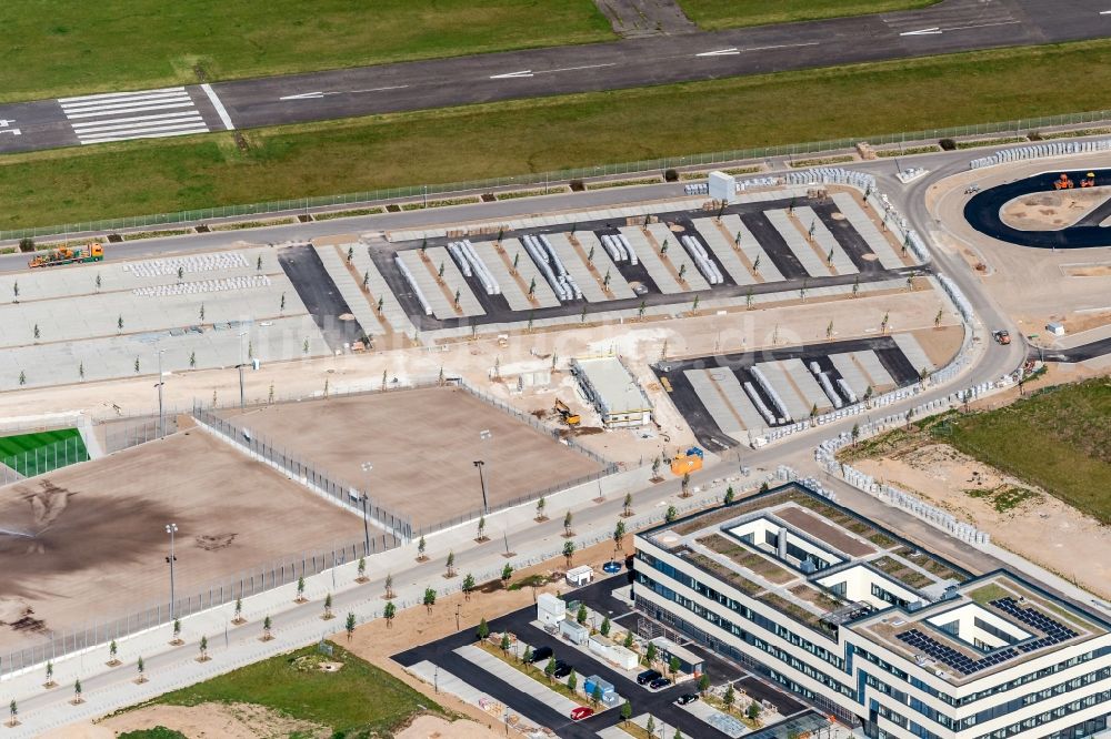 Freiburg im Breisgau aus der Vogelperspektive: Neubau- Baustelle des Parkplatzes an der Georges-Köhler-Allee im Ortsteil Brühl in Freiburg im Breisgau im Bundesland Baden-Württemberg, Deutschland