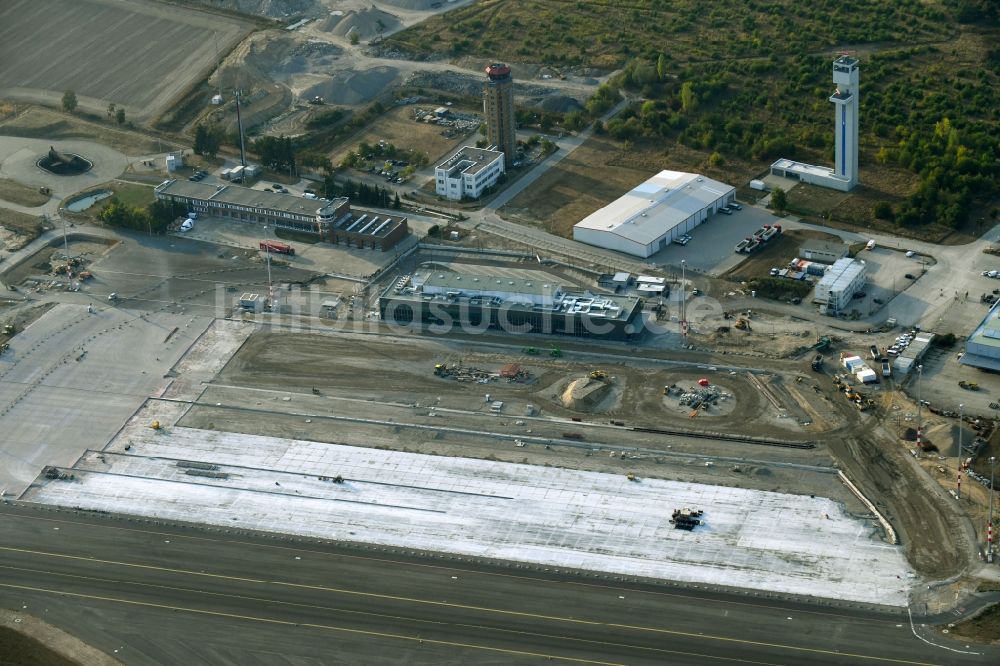 Luftaufnahme Schönefeld - Neubau- Baustelle Regierungsflughafen - Empfangsgebäude im Protokollbereich am Flughafen BER in Schönefeld im Bundesland Brandenburg, Deutschland