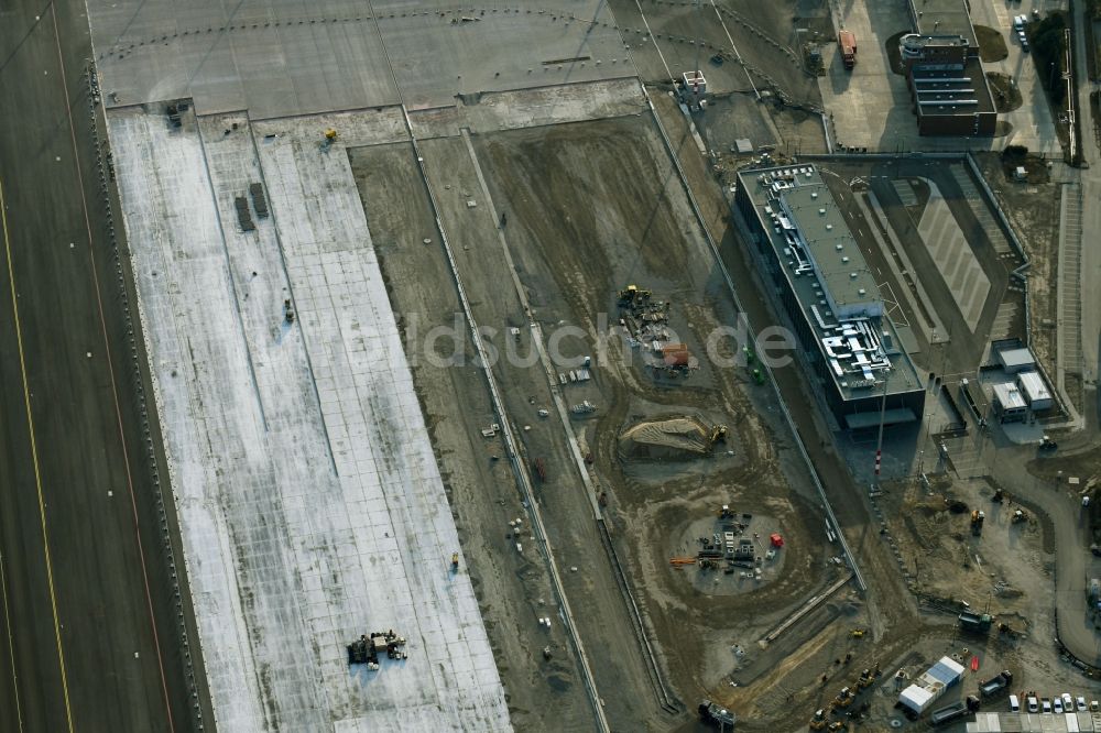 Schönefeld aus der Vogelperspektive: Neubau- Baustelle Regierungsflughafen - Empfangsgebäude im Protokollbereich am Flughafen BER in Schönefeld im Bundesland Brandenburg, Deutschland